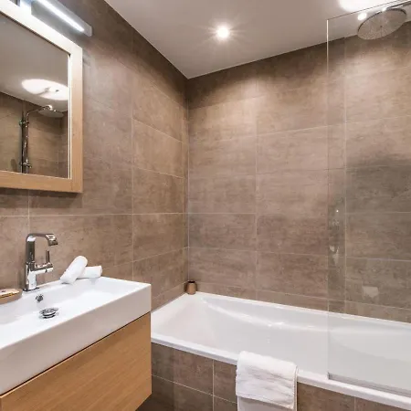 Apartment Yellowstone Ski-in-ski-out Courchevel