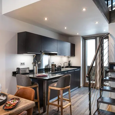 Yellowstone Ski-in-ski-out Apartment Courchevel