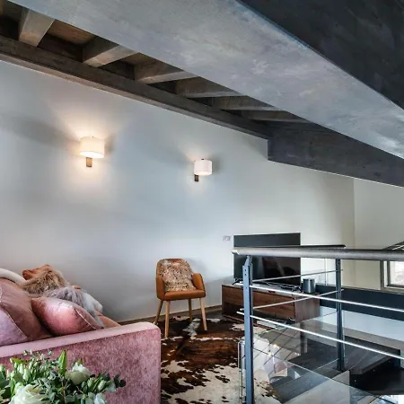 Yellowstone Ski-in-ski-out Apartment *